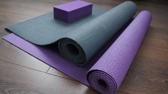 how to clean yoga mat